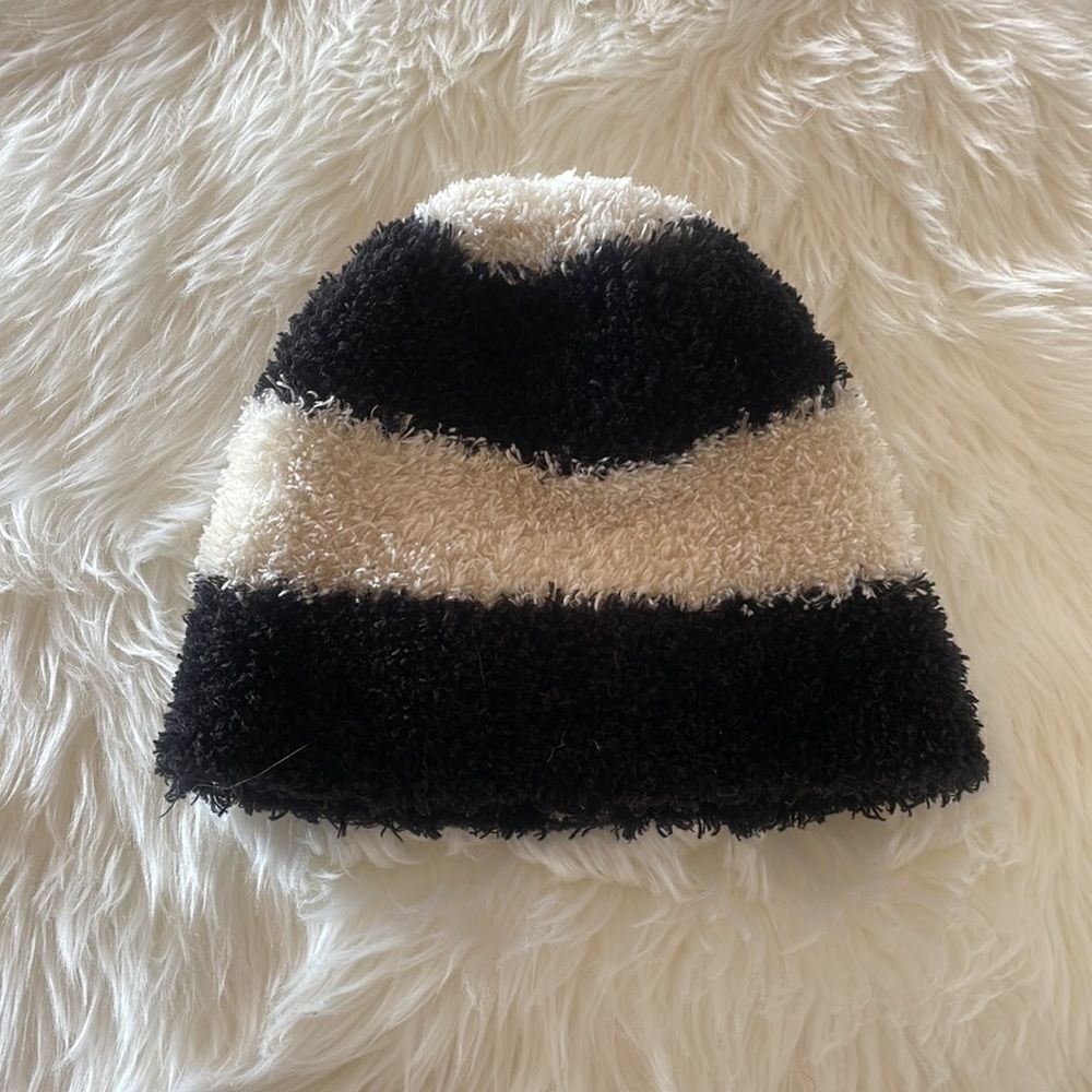 B&W beanie